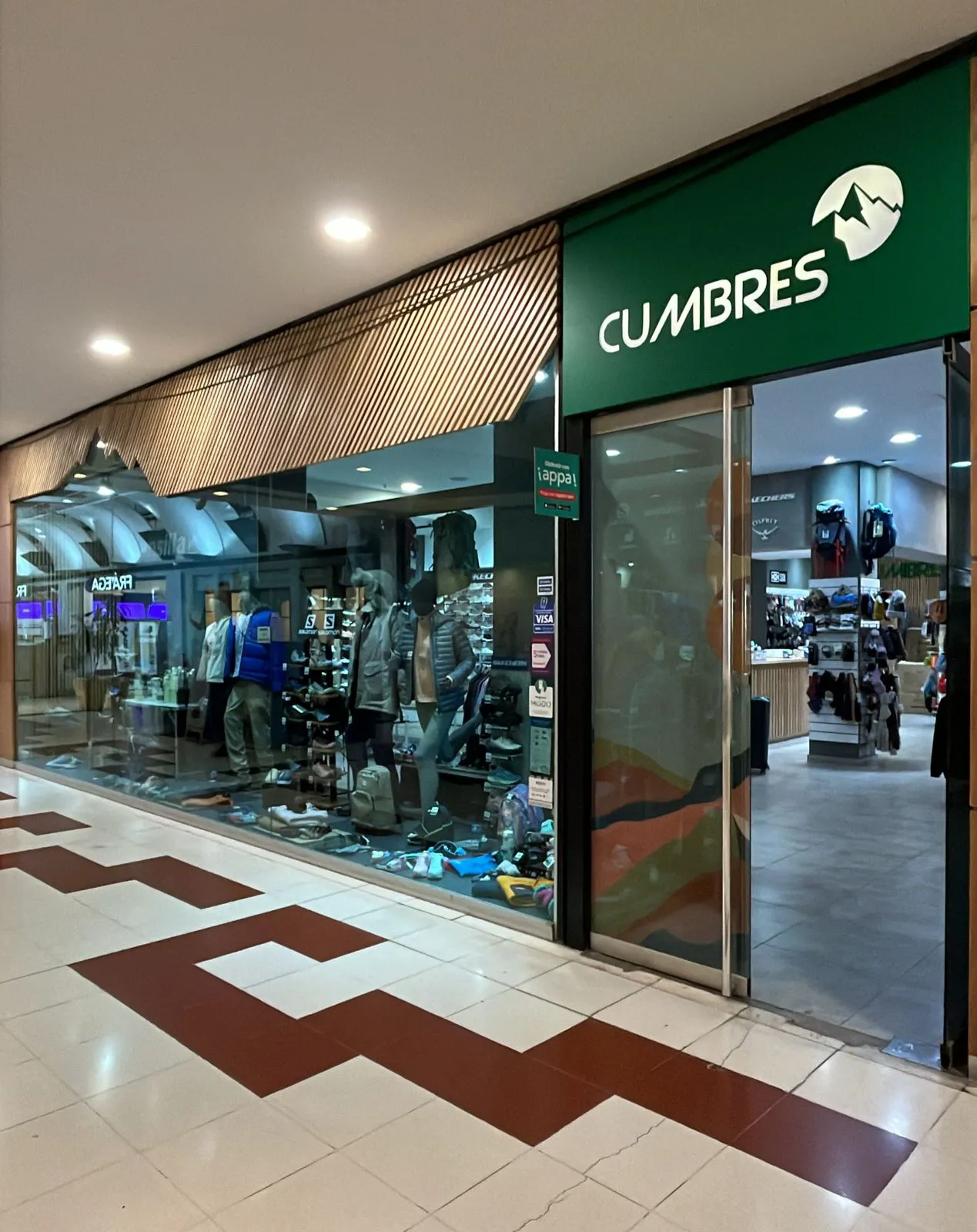 Fachada del local en Alto Noa